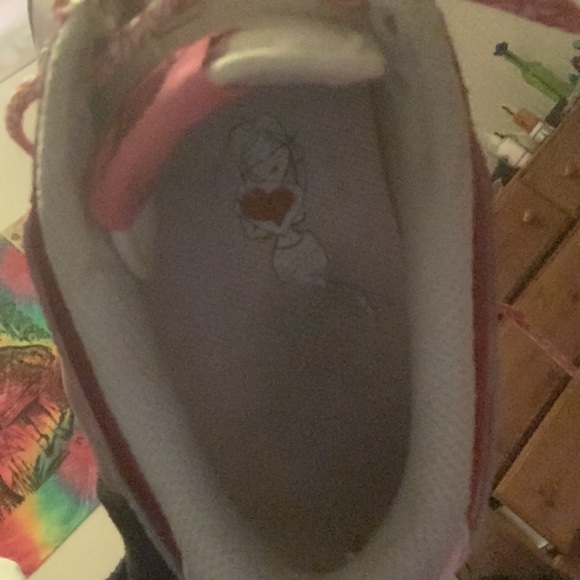 2008 nike Valentine’s Day low dunks - Picture 2 of 2